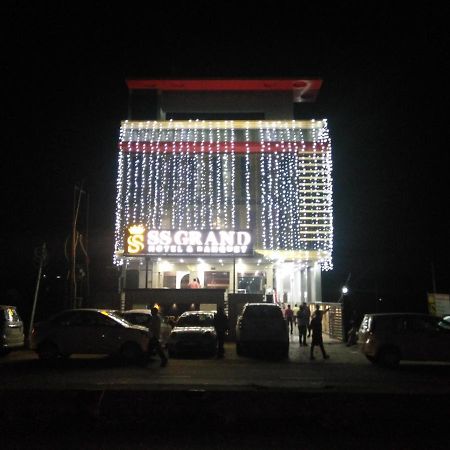 Hotel Ss Grand Lucknow Esterno foto