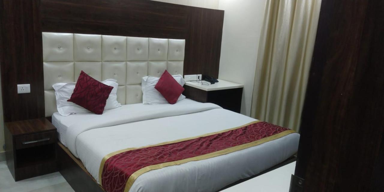 Hotel Ss Grand Lucknow Esterno foto